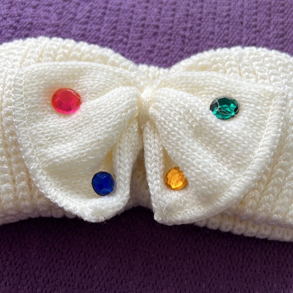 White Headband and Magic Gloves - Picture 2 of 3